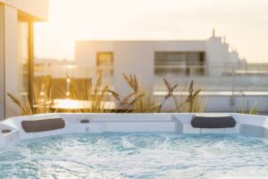 Luxurious,Bath,On,Top,Of,Residential,Building,With,Open,Space